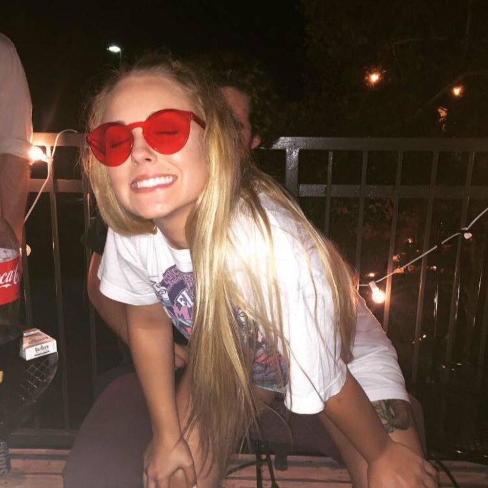 Meet your Posher, Danielle